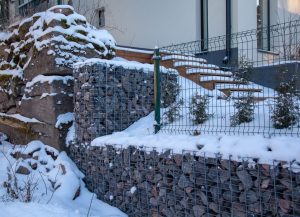 Kivikorimuuri_aidalla_2