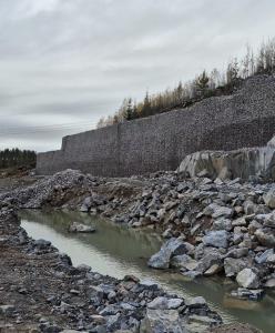 Tukimuuri kivikorista 